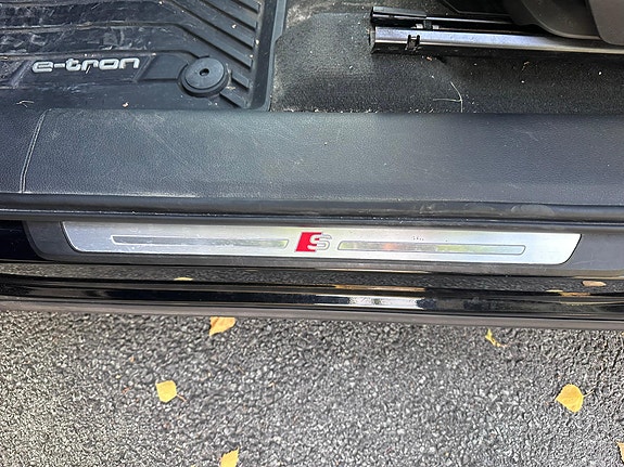 Audi e-tron 5 of 10