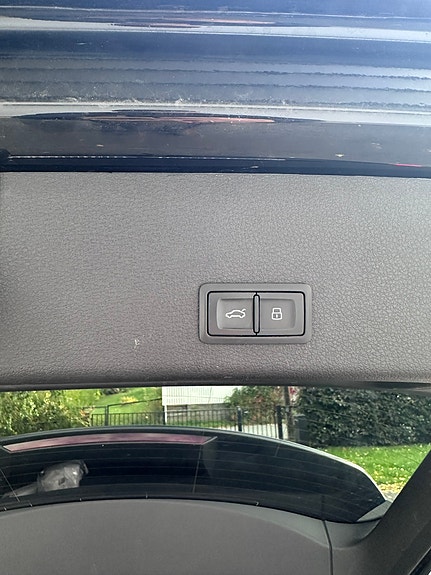 Audi e-tron 10 of 10