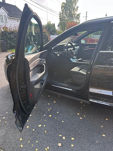 Audi e-tron 6 of 10