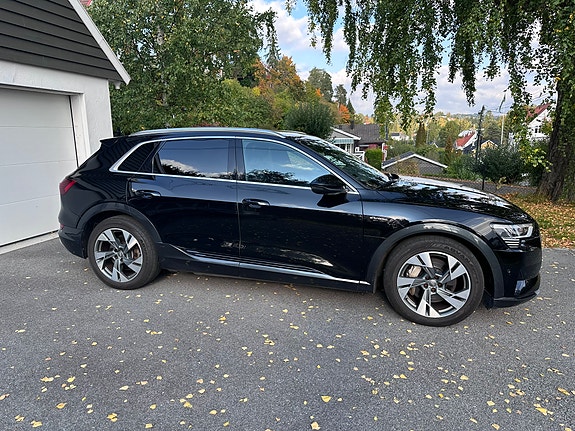 Audi e-tron 2 of 10