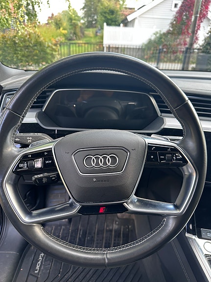 Audi e-tron 7 of 10