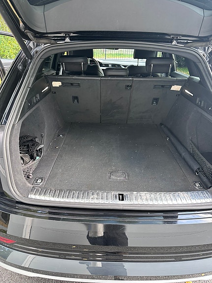 Audi e-tron 9 of 10