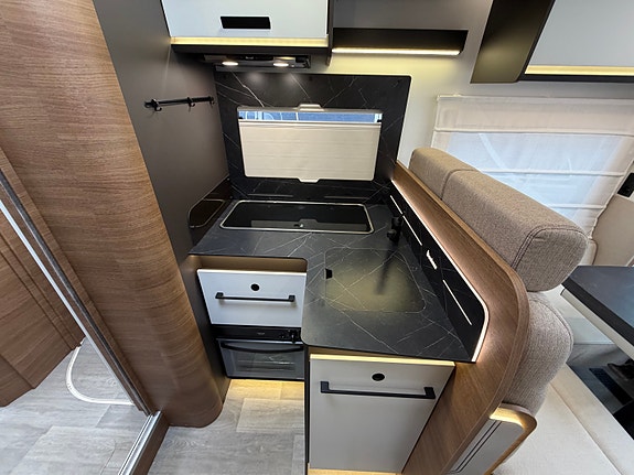 Benimar Mileo 263  4400 kg | Lithium | ALDE | Solcelle | Adaptiv Cruise 11 of 21