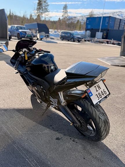 Yamaha YZF-R6 5 of 5