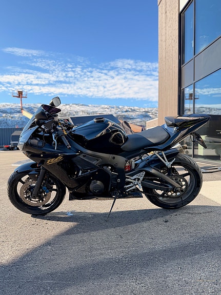 Yamaha YZF-R6 4 of 5
