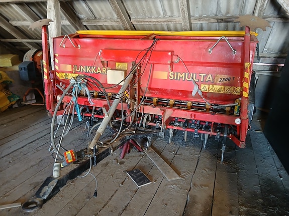Junkkari Simulta 2500 T