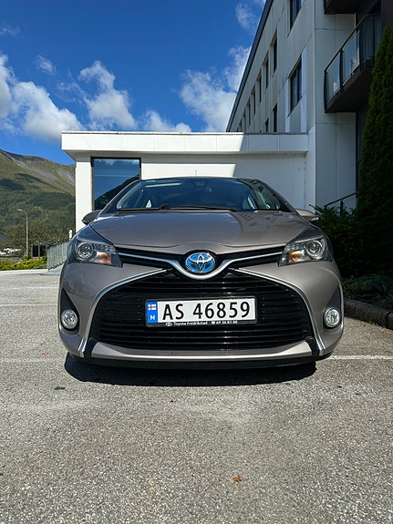 Toyota Yaris 7 of 13