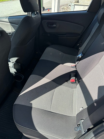 Toyota Yaris 11 of 13