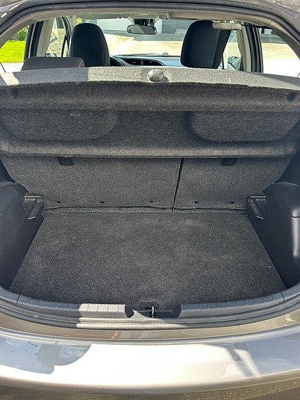 Toyota Yaris 12 of 13