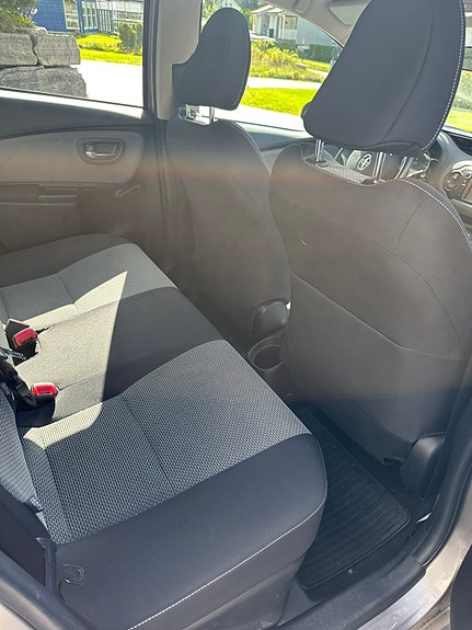 Toyota Yaris 13 of 13