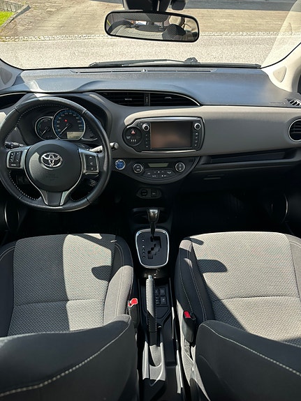 Toyota Yaris 9 of 13