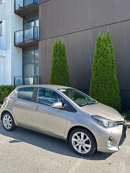 Toyota Yaris 5 of 13