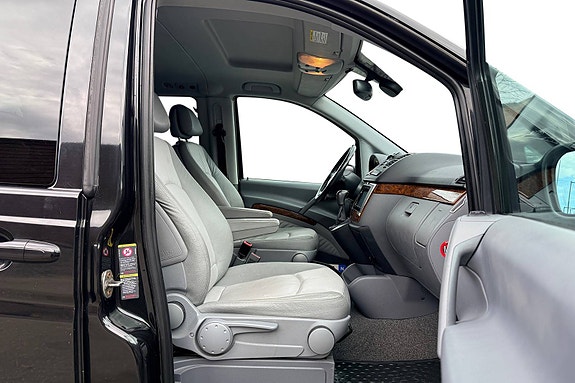 Mercedes-Benz Viano 10 of 30
