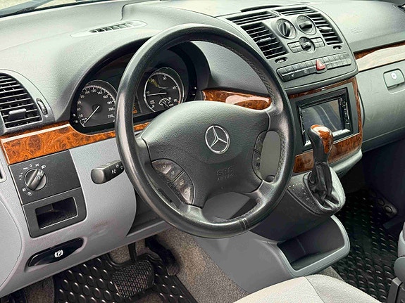 Mercedes-Benz Viano 14 of 30