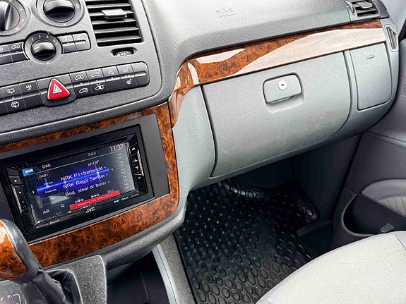 Mercedes-Benz Viano 16 of 30