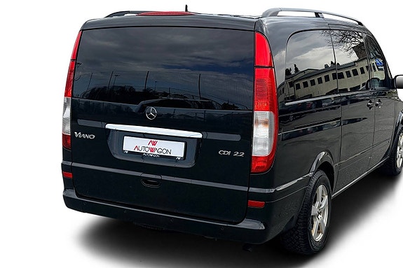 Mercedes-Benz Viano 7 of 30