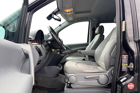 Mercedes-Benz Viano 9 of 30
