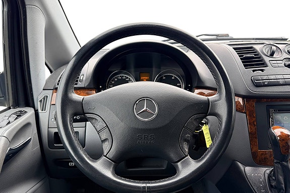 Mercedes-Benz Viano 23 of 30