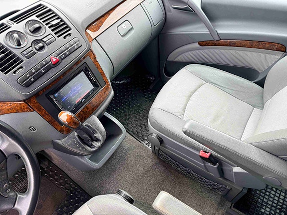 Mercedes-Benz Viano 15 of 30
