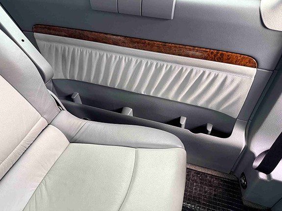 Mercedes-Benz Viano 13 of 30