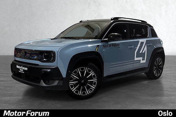 Ikonisk front med moderne LED-lys og distinkt blå lakk.