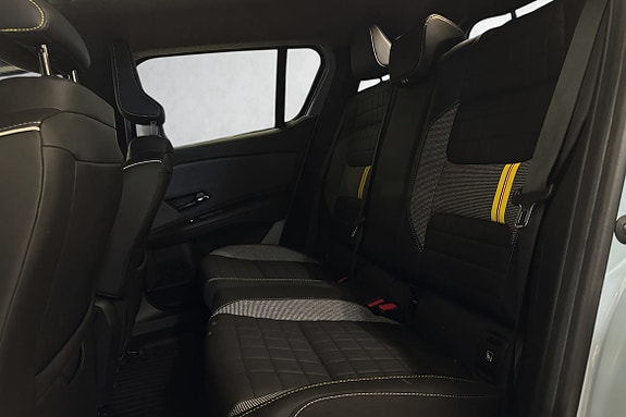 Bakseter i slitesterk tekstil, romslige og klare for tur.