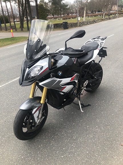 BMW S 1000 XR 2 of 5