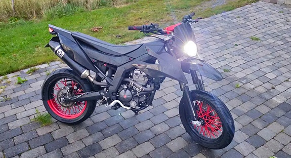 Aprilia SX 125 Super Motard 3 of 3