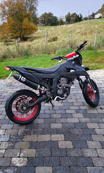 Aprilia SX 125 Super Motard 2 of 3