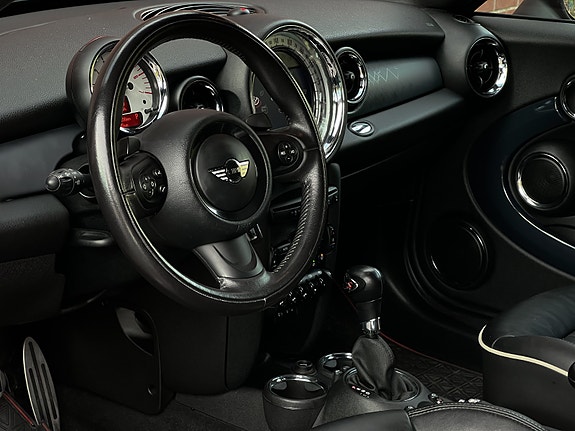 MINI Cooper S 13 of 25