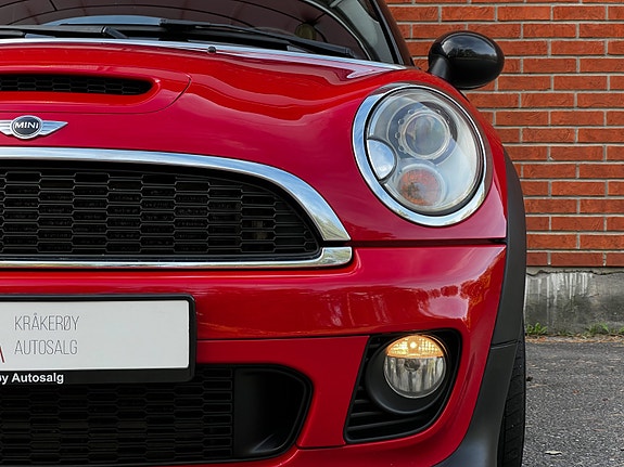 MINI Cooper S 4 of 5