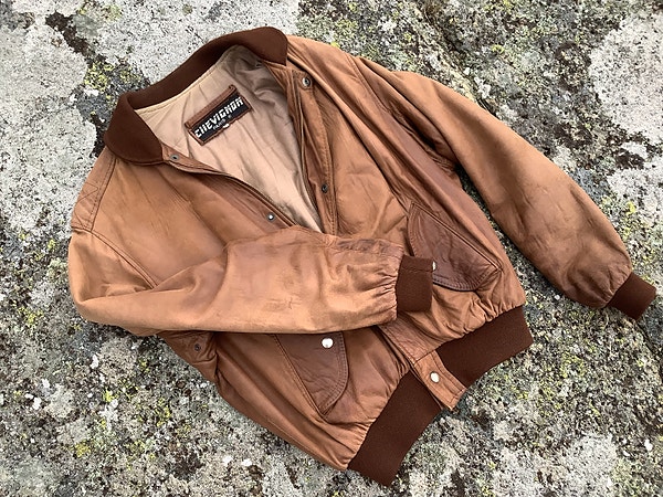 Vintage Chevignon skinnjakke i mykt skinn fra 1980-tallet. Damemodell M.