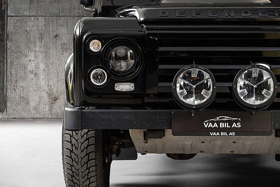 Land Rover Defender 110 4 of 30