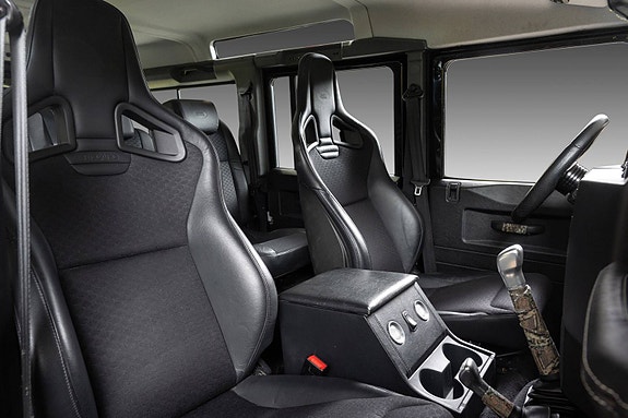 Land Rover Defender 110 25 of 30