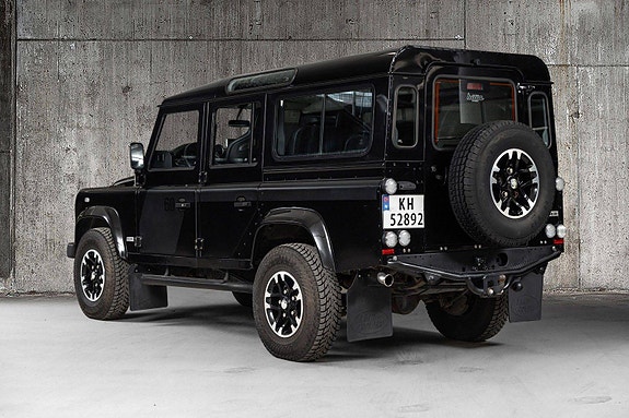 Land Rover Defender 110 8 of 30