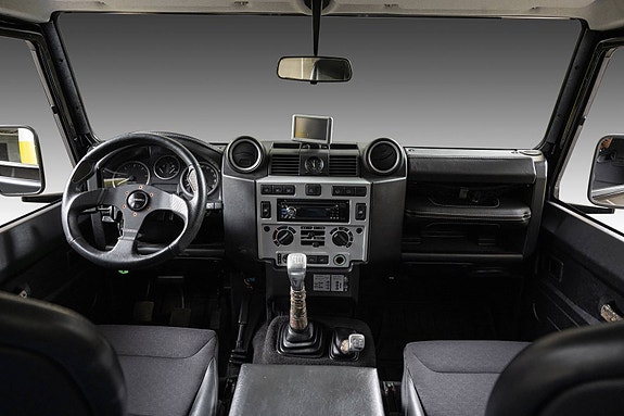 Land Rover Defender 110 20 of 30