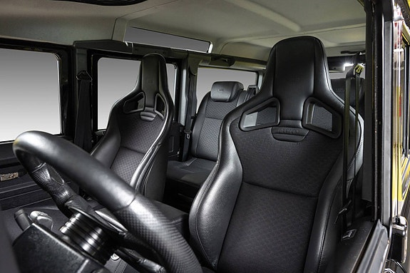 Land Rover Defender 110 18 of 30