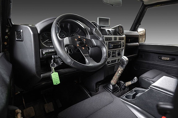 Land Rover Defender 110 13 of 30