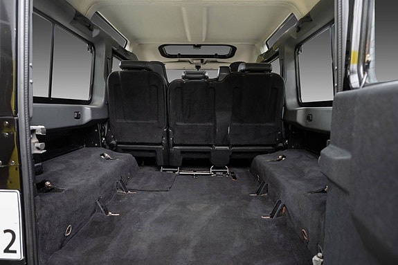 Land Rover Defender 110 30 of 30