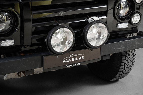 Land Rover Defender 110 12 of 30