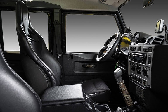 Land Rover Defender 110 27 of 30