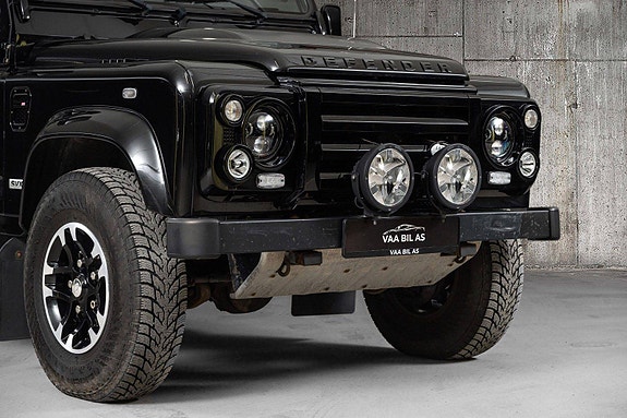 Land Rover Defender 110 11 of 30