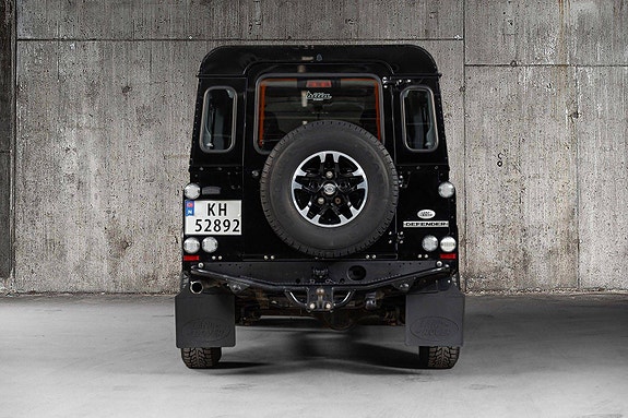 Land Rover Defender 110 6 of 30
