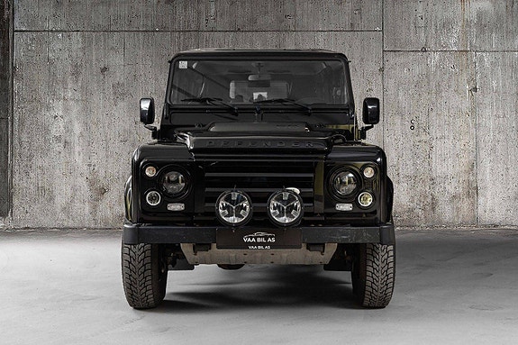 Land Rover Defender 110 3 of 30