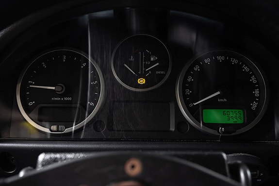 Land Rover Defender 110 22 of 30