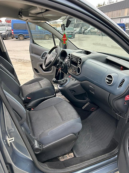 Peugeot Partner 17 of 19