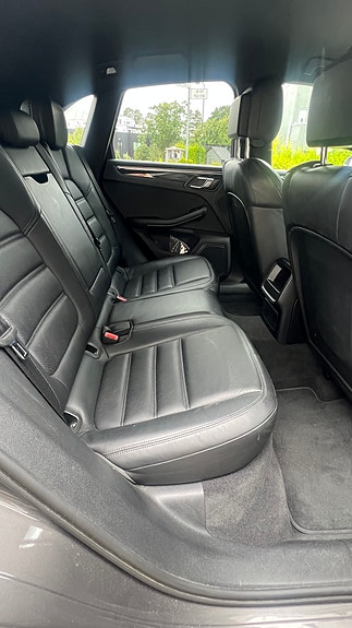 Porsche Macan 11 of 15