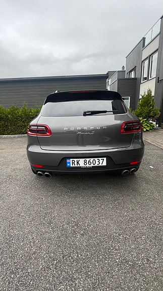 Porsche Macan 13 of 15