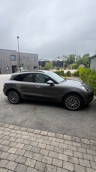 Porsche Macan 15 of 15