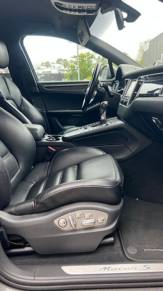 Porsche Macan 9 of 15